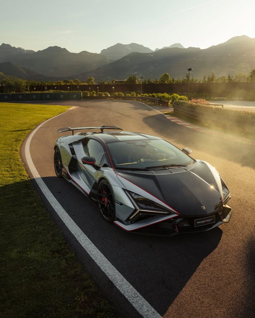Bridgestone Potenza Race R: Un neumático personalizado para el Lamborghini Revuelto SV