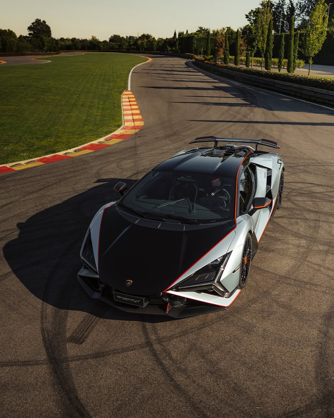 Bridgestone Potenza Race R: Un neumático personalizado para el Lamborghini Revuelto SV