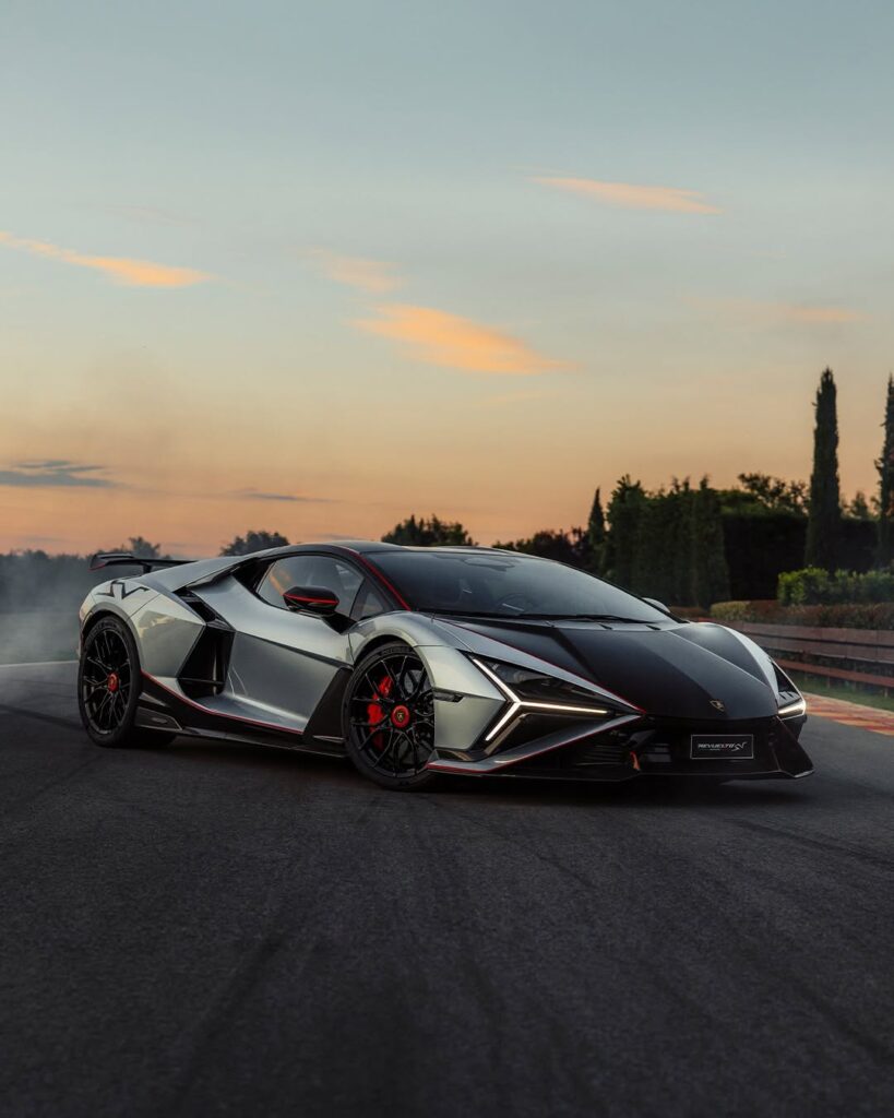 Bridgestone Potenza Race R: Un neumático personalizado para el Lamborghini Revuelto SV