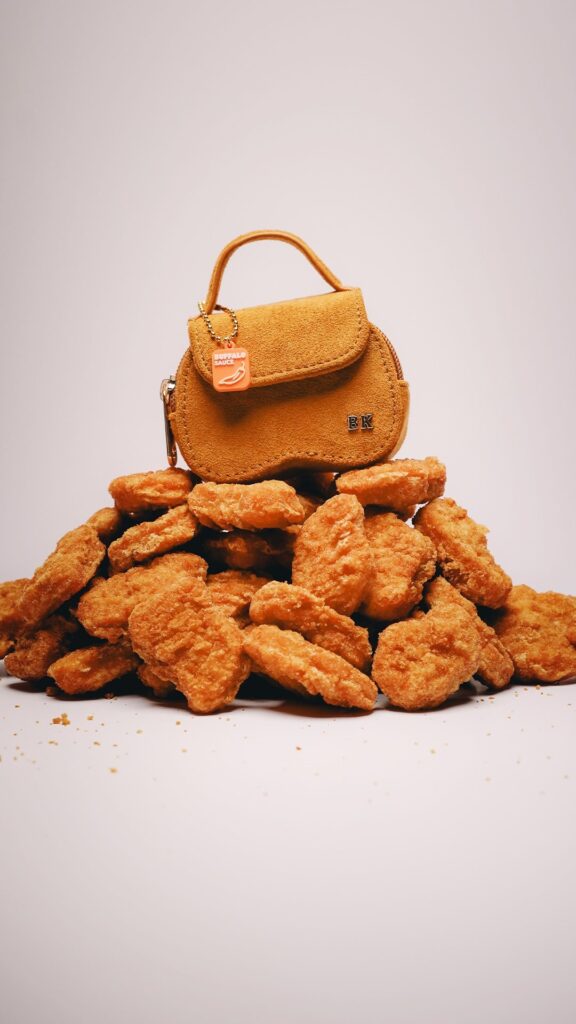 Burger King presenta «Le Nugguette», un microbolso del tamaño de un nugget