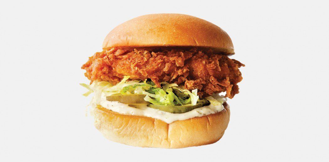 La Chick’n Shack es una hamburguesa que está hecha con una crujiente pechuga de pollo La Chick’n Shack es una hamburguesa que está hecha con una crujiente pechuga de pollo