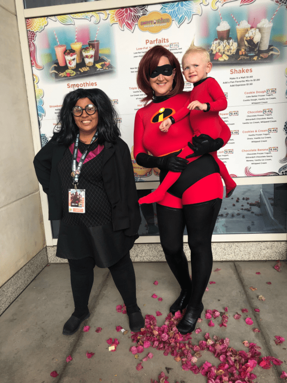 Elastigirl, Jack-Jack y Edna Moda