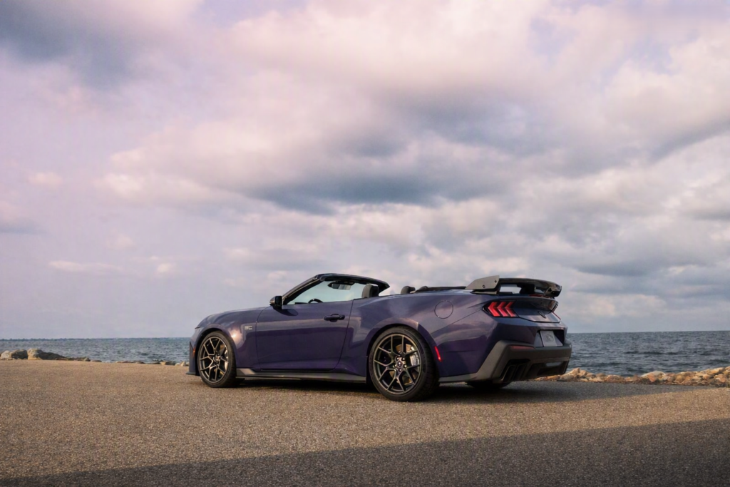 Ford Mustang Dark Horse SC convertible: Sol y 795 caballos de fuerza