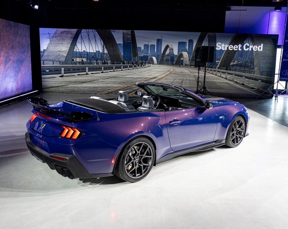 Ford Mustang Dark Horse SC convertible: Sol y 795 caballos de fuerza