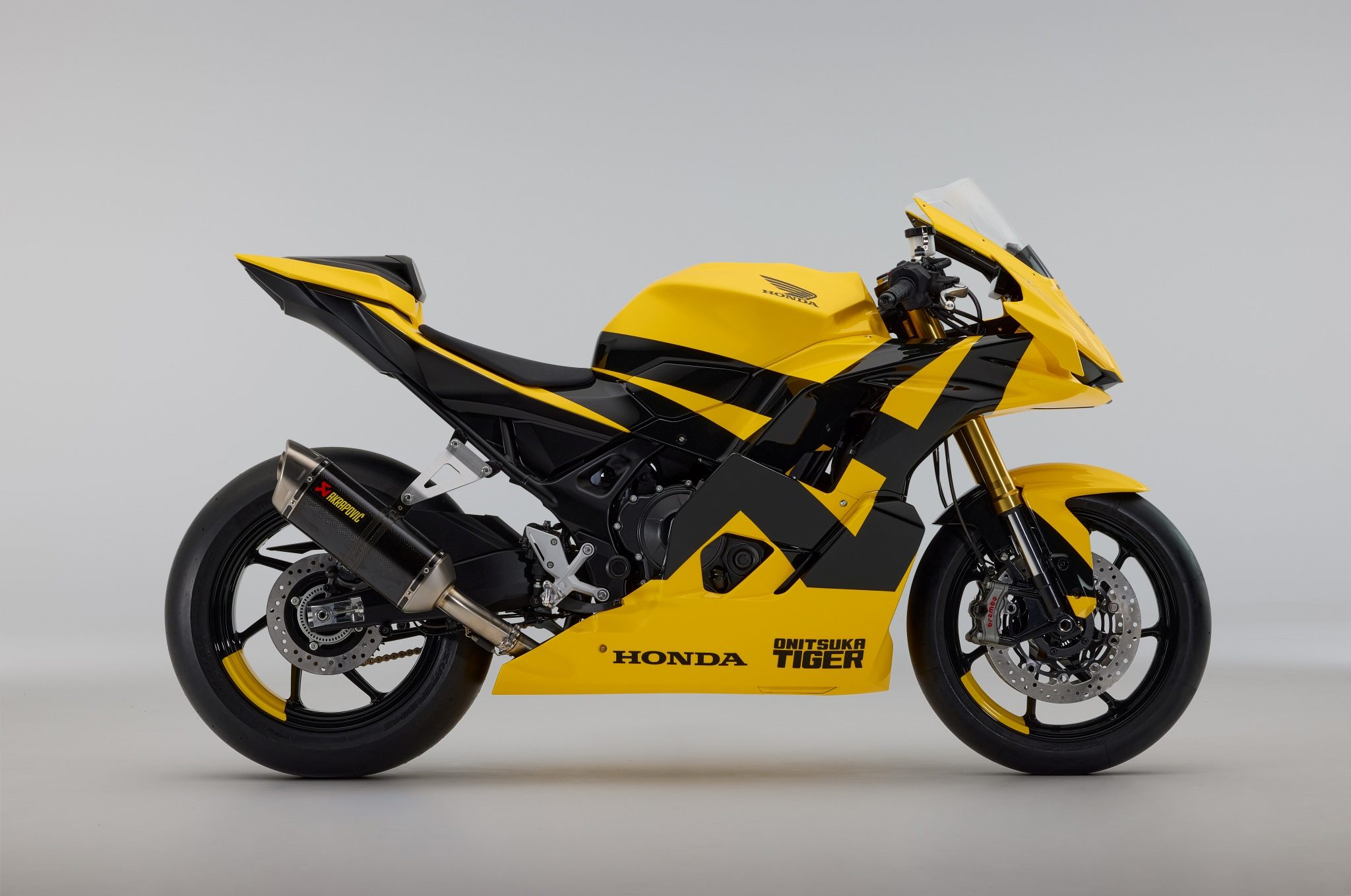 Honda y Onitsuka Tiger presentan el “Onitsuka Tiger Honda Mid Sports Concept”
