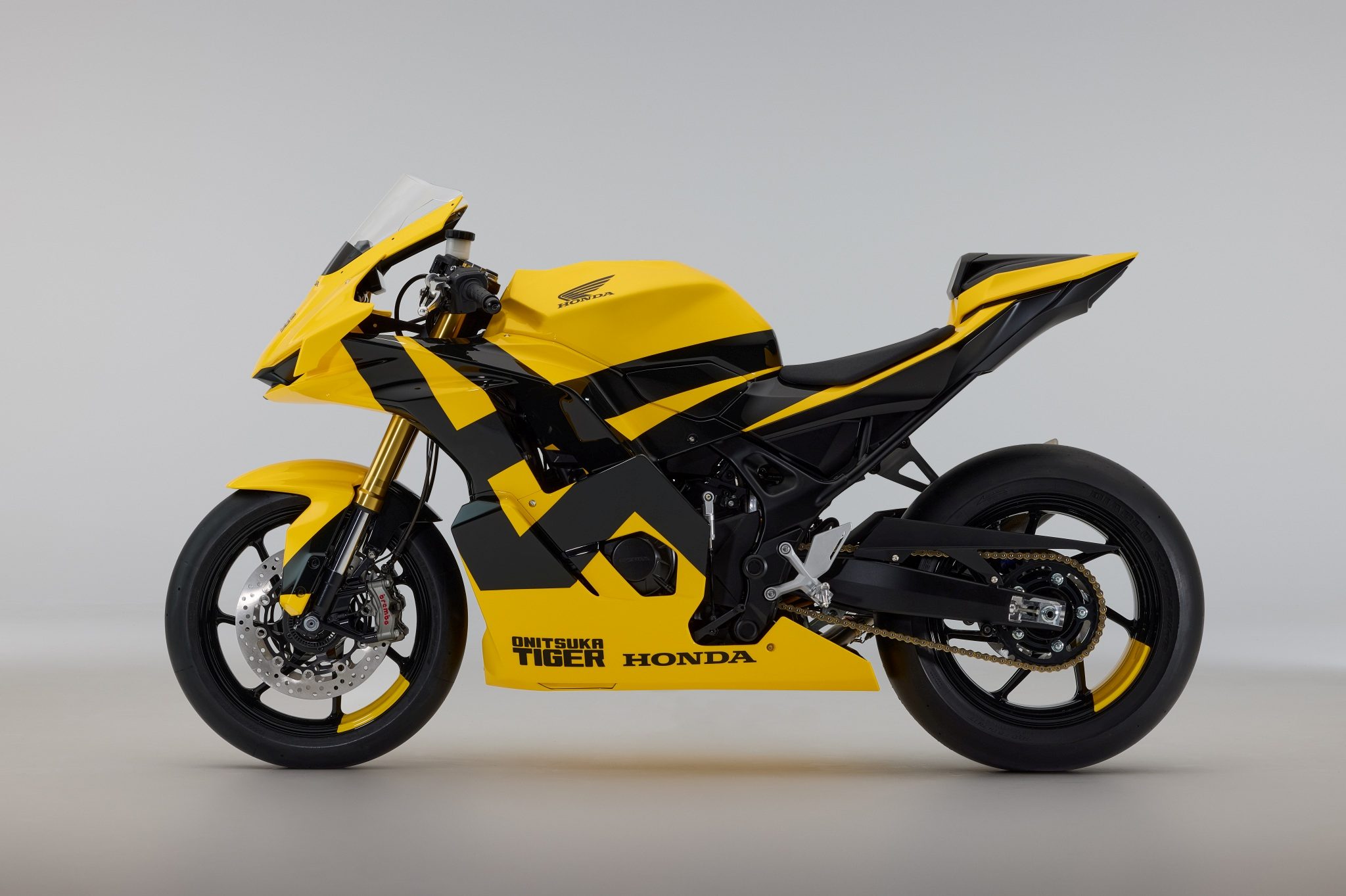 Honda y Onitsuka Tiger presentan el “Onitsuka Tiger Honda Mid Sports Concept”