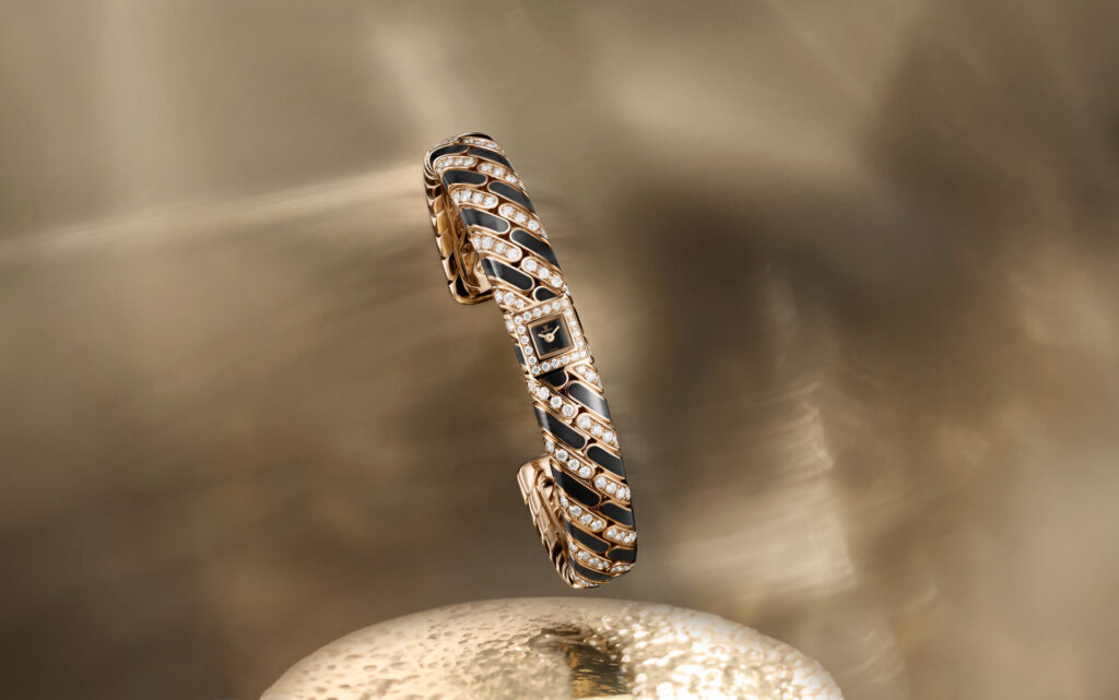 Jaeger-LeCoultre presenta un reloj-brazalete de oro rosa de 18k con el nuevo Calibre 101 Chain