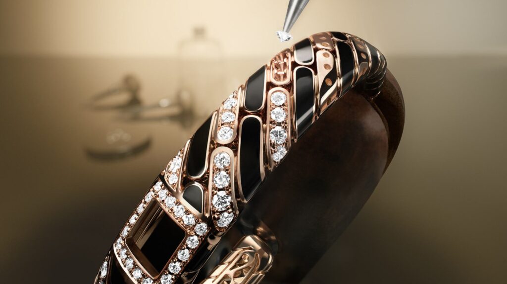 Jaeger-LeCoultre presenta un reloj-brazalete de oro rosa de 18k con el nuevo Calibre 101 Chain