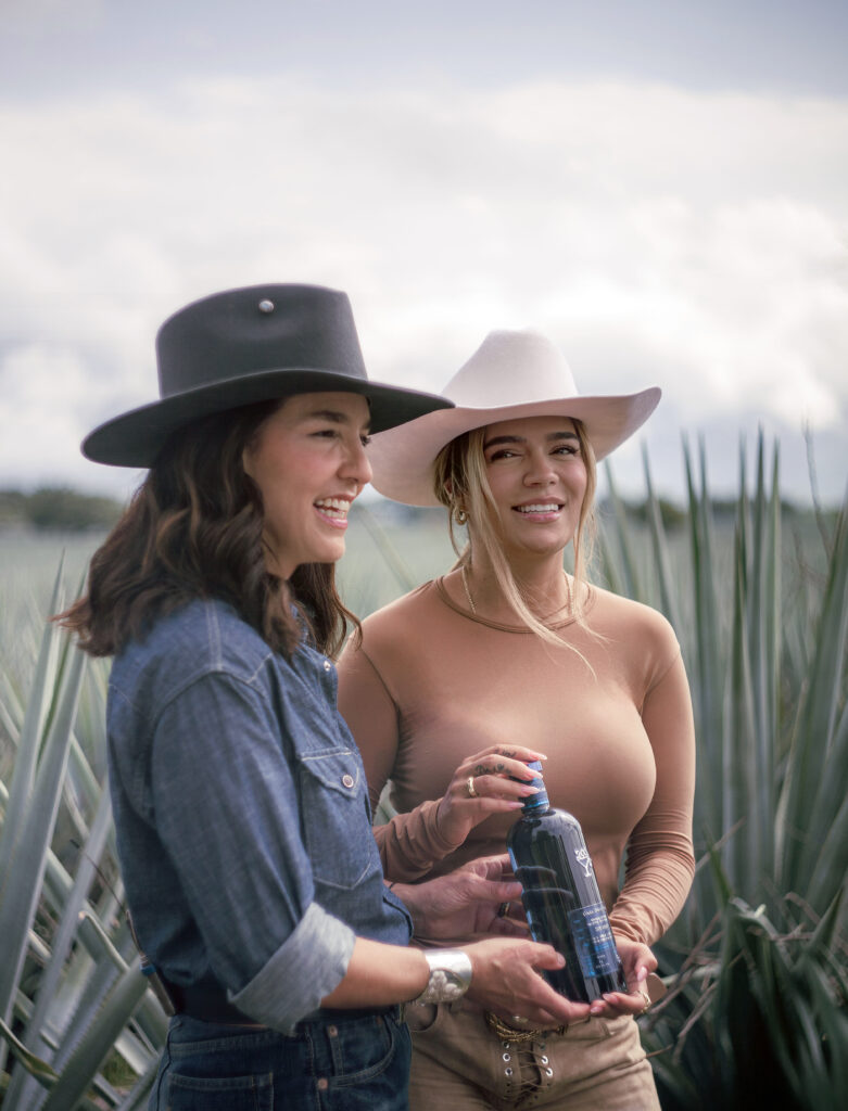 Karol G se asocia con tequila Casa Dragones para su gira mundial