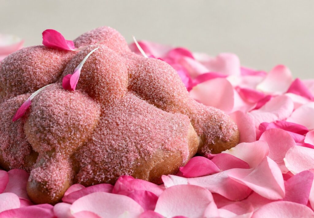 Minor Hotels se suma a Octubre Rosa con una edición especial de Pan de Muerto