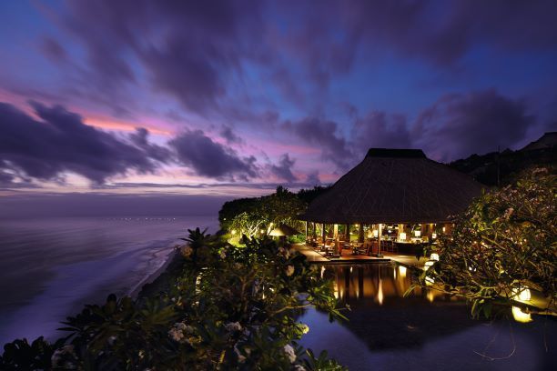 Bvlgari Resort Bali está localizado cerca de la aldea Pecatu y del impresionante Templo Pura Luhur, al suroeste de la isla