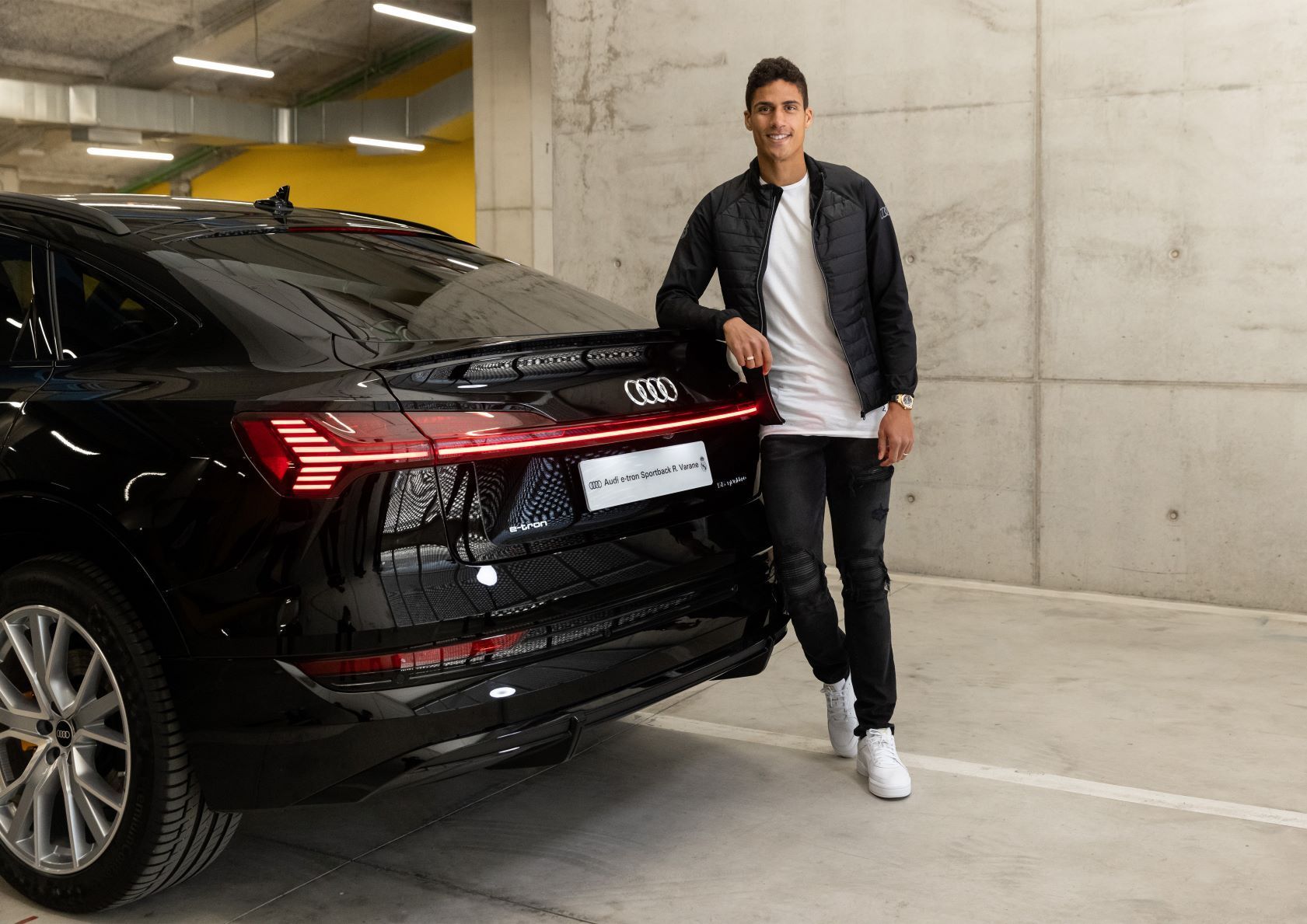 Jugadores del Real Madrid C.F. reciben sus nuevos Audi