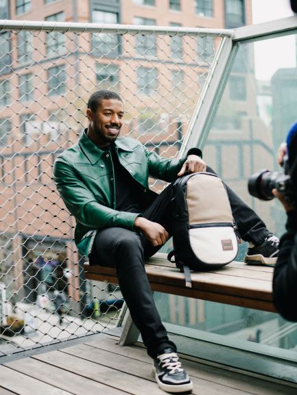 Ve las “Coach Conversations" con Jennifer Lopez y Michael B. Jordan