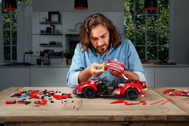Lego Technic Ferrari 488 GTE: Adrenalina en tus manos
