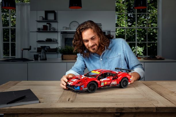 Lego Technic Ferrari 488 GTE: Adrenalina en tus manos