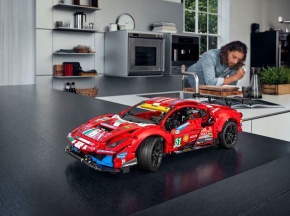 Lego Technic Ferrari 488 GTE: Adrenalina en tus manos