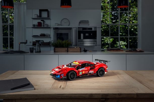 Lego Technic Ferrari 488 GTE: Adrenalina en tus manos