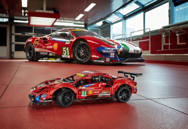 Lego Technic Ferrari 488 GTE: Adrenalina en tus manos