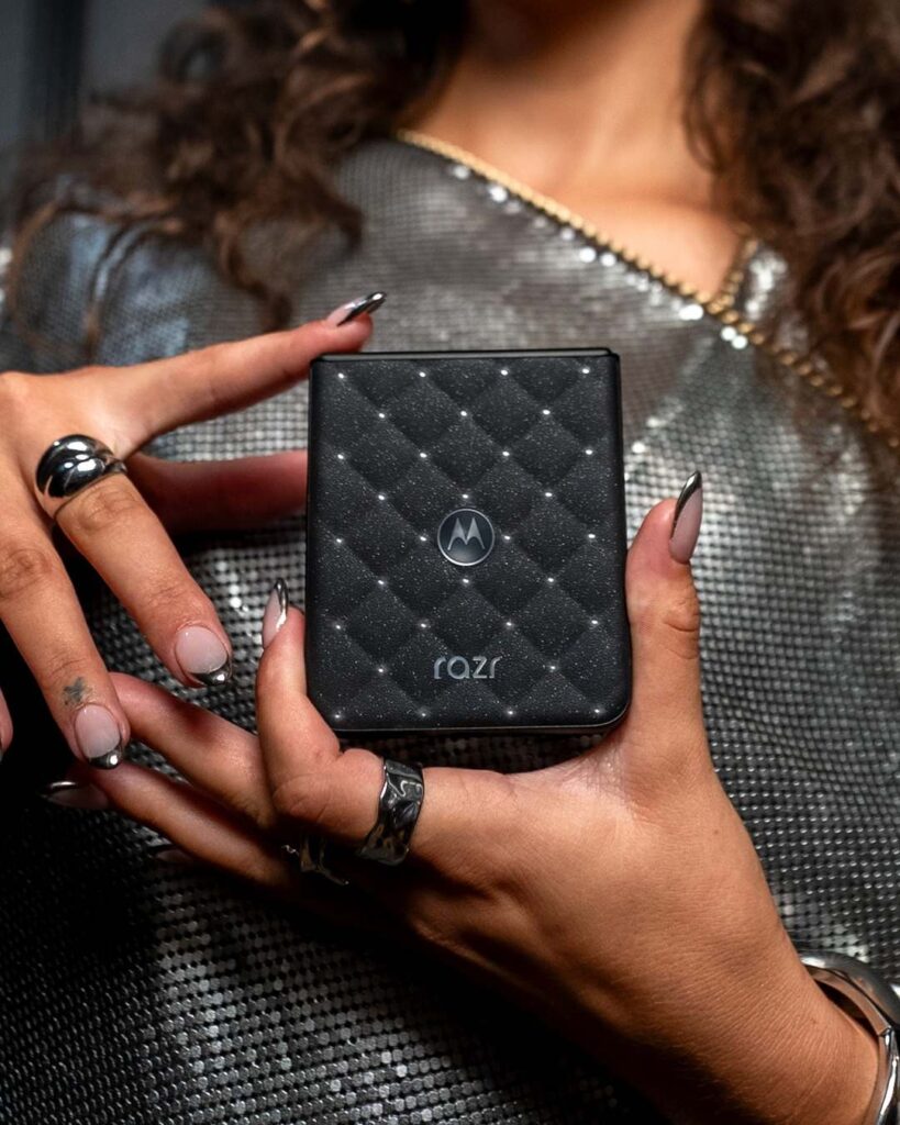 motorola razr 70 con Crystals by Swarovski: Diseñado para brillar